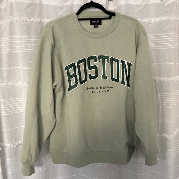 3/$10 SALE Green Boston Fleece Crewneck Sweater - Picture 1 of 4